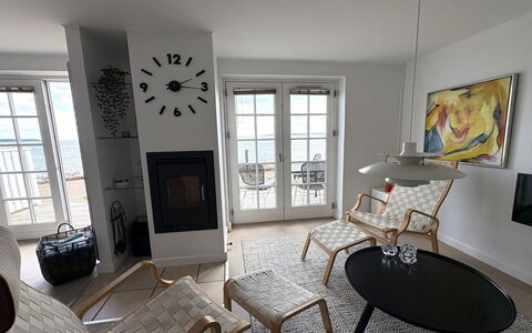 Loan - 10M to the Fjord: Huis, Dak, Huis, Deur, Verblijf, Schaduw, Tuin, Groundcover, Veranda, Werf