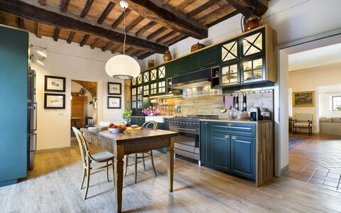 Villa Bellaria, Private Pool, Bolgheri: Meubilair, Interieur Ontwerp, Keuken, Flooring, Stoel, Countertop, Cabinetry, Tafel, Hout, Verdieping