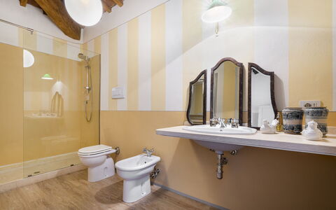 Villa Bellaria, Private Pool, Bolgheri: Flooring, Interieur Ontwerp, Loodgieterswerkinrichting, Verdieping, Plafond, Kraan, Loodgieter, Badkamer, Wastafel, Huis