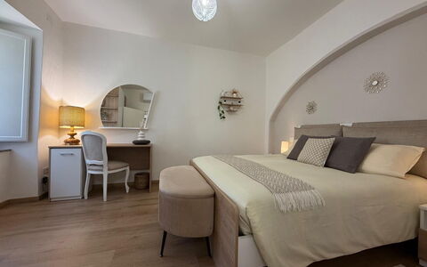 Casa di Mario: Interieur Ontwerp, Meubilair, Slaapkamer, Bed, Hout, Plafond, Flooring, Verdieping, Kamer, Textiel