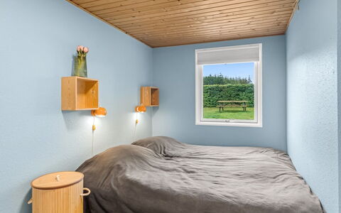 Thorine - 800M from the Sea: Muur, Slaapkamer, Hout, Interieur Ontwerp, Plafond, Bed, Laken, Verdieping, Bedding, Flooring