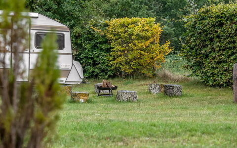 Thorine - 800M from the Sea: Gras, Tuin, Gazon, Park, Weide, Camping, Werf