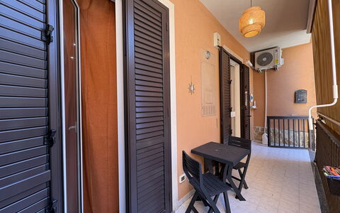 Appartamento Il Vulcano: Verdieping, Deur, Appartement, Beits, Stoel, Balkon, Hardwood, Home Deur