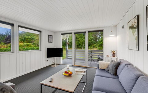 Hubert - 450M to the Fjord: Hout, Flooring, Plafond, Interieur Ontwerp, Verdieping, Hardwood, Bankstel, Woonkamer, Houten Vloer, Plank