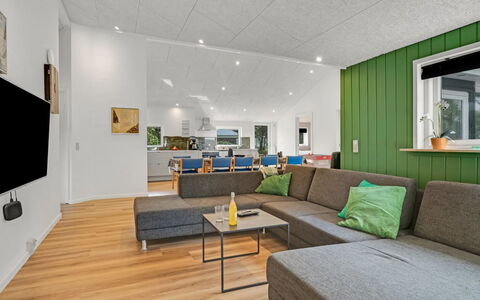Nahuel - 300M to the Fjord: Interieur Ontwerp, Flooring, Hout, Bankstel, Plafond, Meubilair, Verdieping, Woonkamer, Huis, Houten Vloer