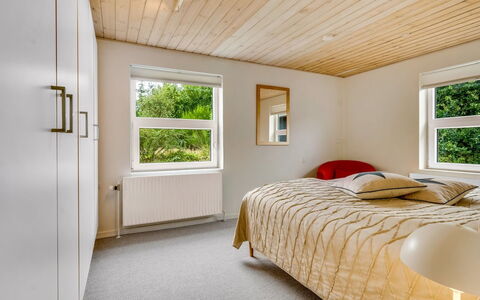 Helemine - 800M from the Sea: Interieur Ontwerp, Bed, Slaapkamer, Flooring, Muur, Verdieping, Hout, Plafond, Laken, Bedding