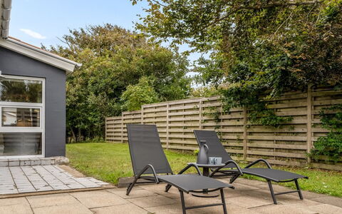 Helemine - 800M from the Sea: Buitenmeubels, Meubilair, Stoel, Schaduw, Tuin, Backyard, Openluchtbank, Werf, Gazon, Buitentafel