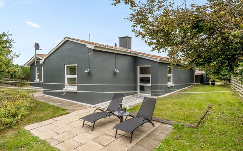Helemine - 800M from the Sea: Huis, Huis, Verblijf, Landgoed, Gazon, Tuin, Landscaping, Werf, Schaduw, Backyard