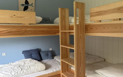 Pirka - 500M from the Sea: Stapelbed, Hout, Flooring, Interieur Ontwerp, Verdieping, Meubilair, Slaapkamer, Bed, Kamer, Slaapzaal