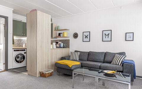 Maureen - 150M from the Sea: Meubilair, Interieur Ontwerp, Flooring, Verdieping, Hout, Plafond, Bankstel, Kamer, Appartement, Woonkamer