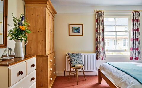 Garston: Meubilair, Interieur Ontwerp, Bed, Flooring, Slaapkamer, Muur, Verdieping, Hout, Kamer, Plafond