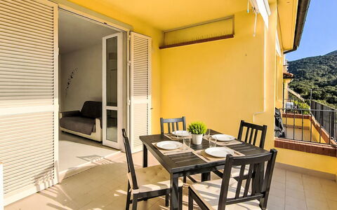 Tra Mare e Campagna: Interieur Ontwerp, Verdieping, Flooring, Plafond, Meubilair, Appartement, Kamer, Stoel, Beits, Balkon