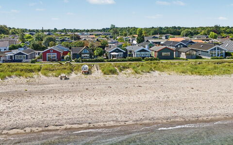 Joachim - 10M from the Sea: Hout, Meubilair, Appartement, Kamer, Plafond, Beits, Stoel, Hardwood, Vernis, Timmerhout