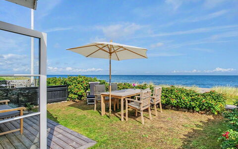 Joachim - 10M from the Sea: Hout, Meubilair, Appartement, Kamer, Plafond, Beits, Stoel, Hardwood, Vernis, Timmerhout