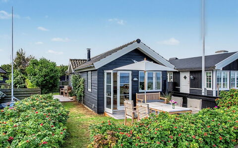 Joachim - 10M from the Sea: Hout, Meubilair, Appartement, Kamer, Plafond, Beits, Stoel, Hardwood, Vernis, Timmerhout