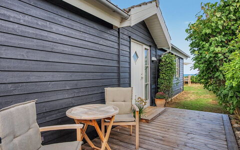 Joachim - 10M from the Sea: Hout, Meubilair, Appartement, Kamer, Plafond, Beits, Stoel, Hardwood, Vernis, Timmerhout