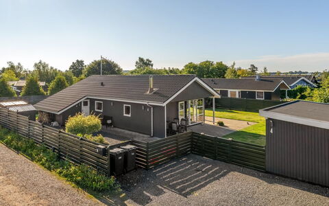Fabian - 300M from the Sea: Hout, Meubilair, Appartement, Kamer, Plafond, Beits, Stoel, Hardwood, Vernis, Timmerhout