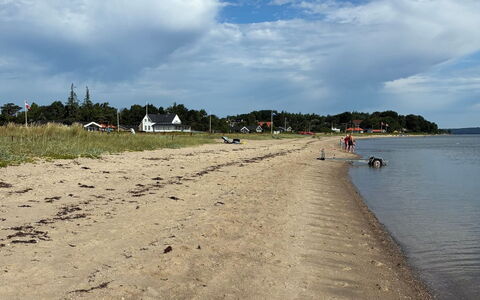 Fabian - 300M from the Sea: Hout, Meubilair, Appartement, Kamer, Plafond, Beits, Stoel, Hardwood, Vernis, Timmerhout