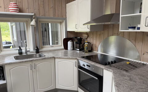 Fritzy - 1.5Km from the Sea: Hout, Meubilair, Appartement, Kamer, Plafond, Beits, Stoel, Hardwood, Vernis, Timmerhout