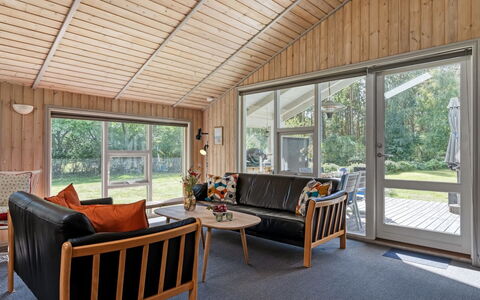 Fritzy - 1.5Km from the Sea: Hout, Plafond, Huis, Verblijf, Deur, Hardwood, Beits, Siding, Garden Gebouwen, Woonkamer