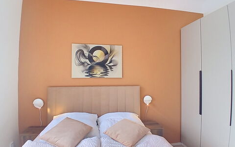 Buky Escape: Meubilair, Bed, Muur, Slaapkamer, Interieur Ontwerp, Hout, Laken, Bedding, Kamer, Verdieping