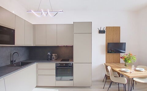 Buky Escape: Meubilair, Keuken, Interieur Ontwerp, Flooring, Countertop, Toestel Van De Keuken, Cabinetry, Hout, Verdieping, Lichte Inrichting