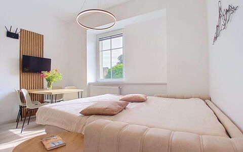 Buky Escape: Meubilair, Interieur Ontwerp, Muur, Flooring, Verdieping, Bed, Slaapkamer, Hout, Plafond, Kamer