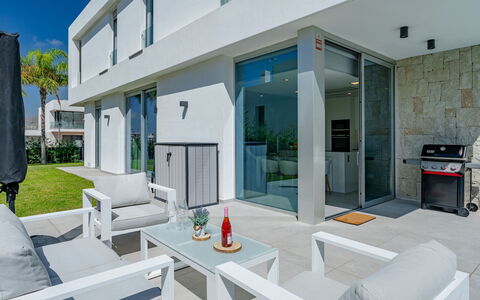 Lucia: Meubilair, Interieur Ontwerp, Flooring, Verdieping, Plafond, Kamer, Stoel, Tafel, Appartement, Keuken En Eettafel