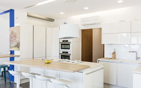 Capri: Meubilair, Interieur Ontwerp, Flooring, Keuken, Verdieping, Hout, Countertop, Plafond, Lichte Inrichting, Cabinetry