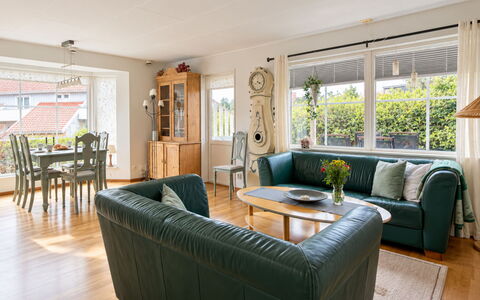 Cityhuset: Meubilair, Interieur Ontwerp, Flooring, Verdieping, Plafond, Kamer, Stoel, Tafel, Appartement, Keuken En Eettafel