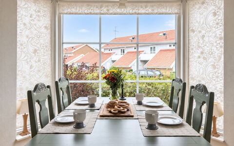 Cityhuset: Meubilair, Interieur Ontwerp, Flooring, Verdieping, Plafond, Kamer, Stoel, Tafel, Appartement, Keuken En Eettafel