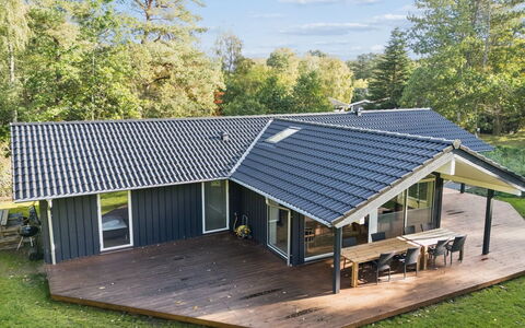 Zelma - 1.5Km from the Sea: Hout, Dak, Huis, Verblijf, Siding, Garden Gebouwen, Schaduw, Landgoed, Veranda, Werf
