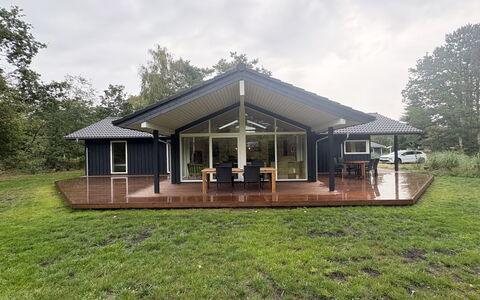 Zelma - 1.5Km from the Sea: Hout, Dak, Huis, Huis, Architectuur, Veranda, Verblijf, Deur, Siding, Land Lot