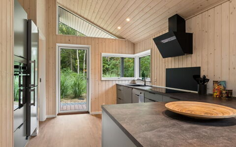 Zelma - 1.5Km from the Sea: Interieur Ontwerp, Flooring, Hout, Keuken, Countertop, Plafond, Houten Vloer, Verdieping, Meubilair, Toestel Van De Keuken