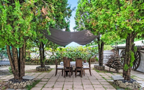 Villa Chiara e Chloe: Schaduw, Meubilair, Tuin, De Lente, Stoel, Buitenmeubels, Backyard, Werf, Outdoor Structuur