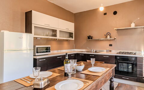 Barella: Meubilair, Interieur Ontwerp, Flooring, Keuken, Hout, Countertop, Cabinetry, Plafond, Toestel Van De Keuken, Verdieping