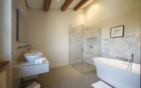 Tenuta Marino - Villa Privata Vista Vigneti con Pi: Muur, Flooring, Interieur Ontwerp, Verdieping, Plafond, Badkamer, Loodgieterswerkinrichting, Verlichting, Huis, Loodgieter
