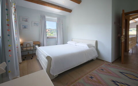 Tenuta Marino - Villa Privata Vista Vigneti con Pi: Meubilair, Interieur Ontwerp, Bed, Slaapkamer, Muur, Verdieping, Flooring, Hout, Plafond, Laken