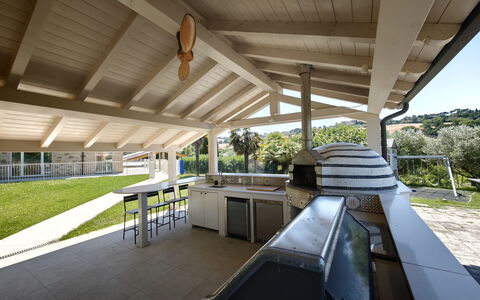 Tenuta Marino - Villa Privata Vista Vigneti con Pi: Plafond, Schaduw, Outdoor Structuur, Straal, Beits, Ontwerp, Pergola, Veranda, Daylighting, Buitenmeubels