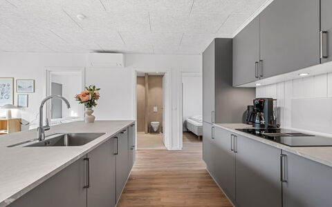 Fita - 450M from the Sea: Keuken, Countertop, Flooring, Hout, Toestel Van De Keuken, Interieur Ontwerp, Plafond, Verdieping, Major Appliance, Wastafel