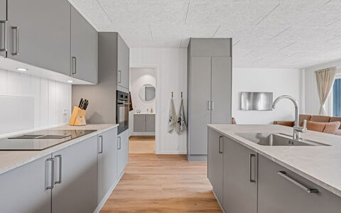Fita - 450M from the Sea: Keuken, Countertop, Flooring, Hout, Verdieping, Interieur Ontwerp, Toestel Van De Keuken, Plafond, Major Appliance, Meubilair