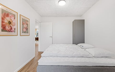 Fita - 450M from the Sea: Interieur Ontwerp, Flooring, Plafond, Verdieping, Hout, Kamer, Slaapkamer, Bed, Lichte Inrichting, Appartement