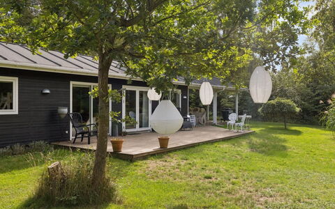 Ølvir - 525M from the Sea: Huis, Schaduw, Tuin, Gazon, Verblijf, Werf, Backyard, Landscaping, Landgoed, Siding