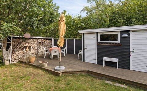 Ølvir - 525M from the Sea: Hout, Tuin, Backyard, Garden Gebouwen, Verblijf, Werf, Schuur, Siding, Dek, Schaduw