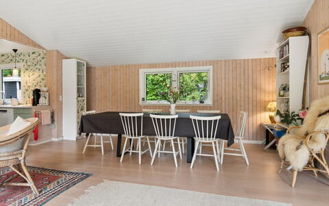 Ølvir - 525M from the Sea: Meubilair, Interieur Ontwerp, Flooring, Hout, Plafond, Verdieping, Eetkamer, Tafel, Stoel, Keuken En Eettafel