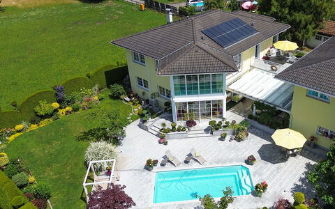 Sonnenpanorama: Verdieping, Plafond, Zwembad, Toevlucht, Ontwerp, Stoel, Daylighting, Hotel, Villa, Penthouse