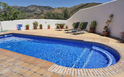 Laura: Blauw, Zwembad, Samengesteld Materiaal, Buitenmeubels, Toevlucht, Hacienda, Schaduw, Eco Hotel, Waterpartij, Villa