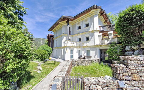 Sandra: Balkon, Villa, Herenhuis, Bergdorp