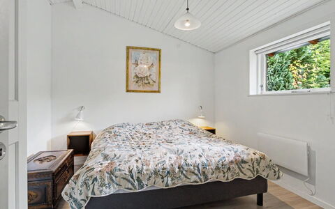 Mea - 750M from the Sea: Bed, Slaapkamer, Interieur Ontwerp, Hout, Laken, Plafond, Bedding, Verdieping, Flooring, Meubilair
