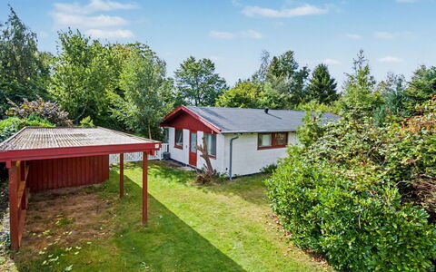 Mea - 750M from the Sea: Struik, Huis, Verblijf, Huis, Landelijk Gebied, Tuin, Groundcover, Gazon, Boerderij, Werf